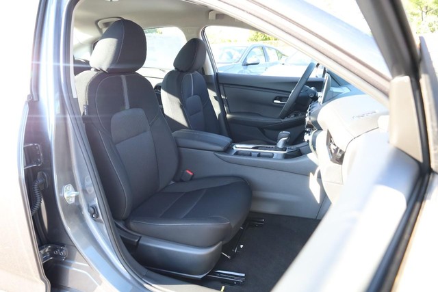 Nissan Sentra Vehicle Image 24