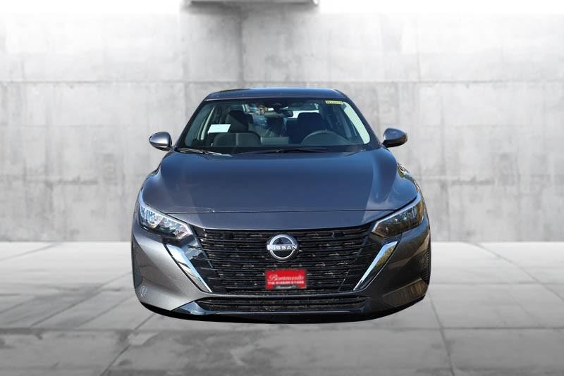 Nissan Sentra Vehicle Full-screen Gallery Image 4