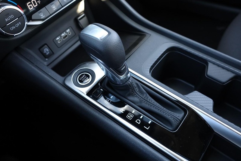 Nissan Sentra Vehicle Full-screen Gallery Image 16