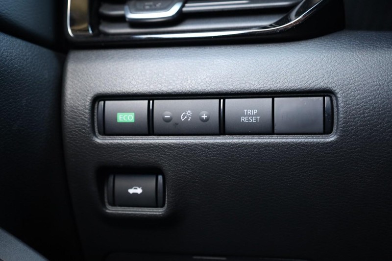 Nissan Sentra Vehicle Full-screen Gallery Image 19