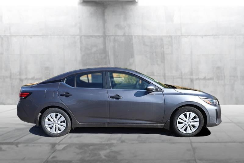 Nissan Sentra Vehicle Image 05