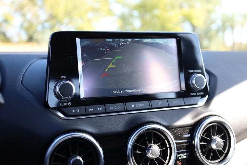 Nissan Sentra Vehicle Image 12