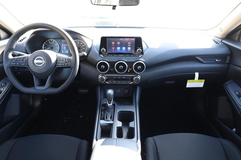 Nissan Sentra Vehicle Image 21