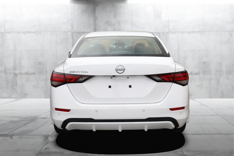 Nissan Sentra Vehicle Full-screen Gallery Image 6