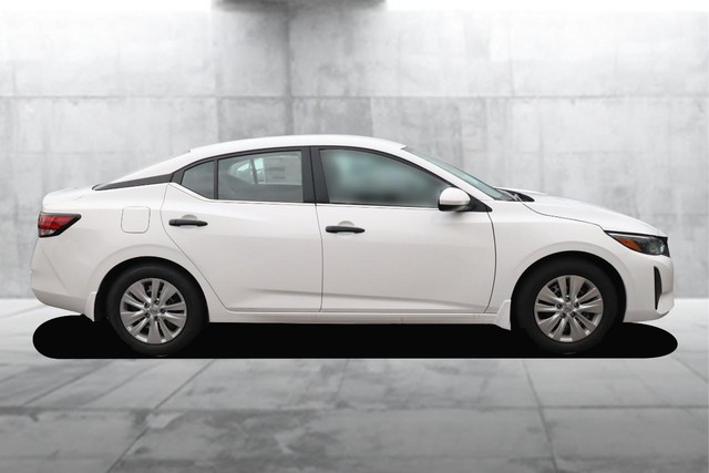 Nissan Sentra Vehicle Image 05