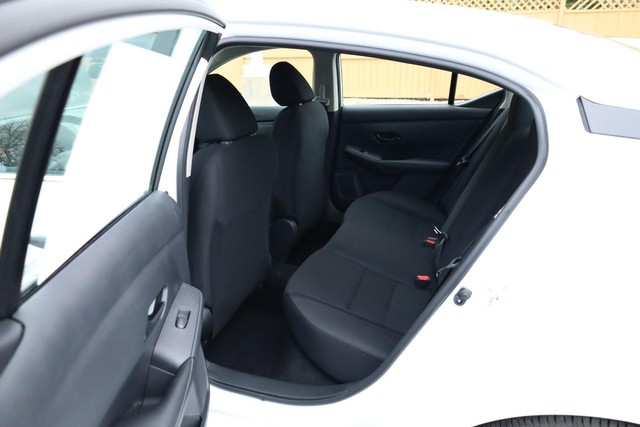 Nissan Sentra Vehicle Image 20