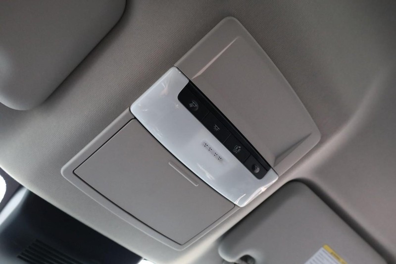 Nissan Sentra Vehicle Full-screen Gallery Image 17