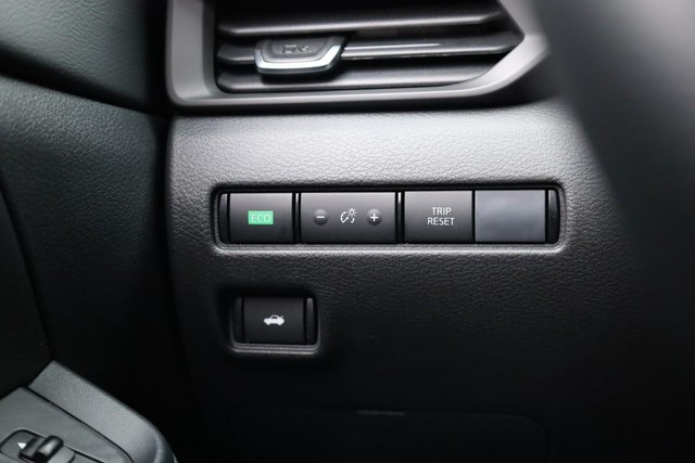 Nissan Sentra Vehicle Image 19