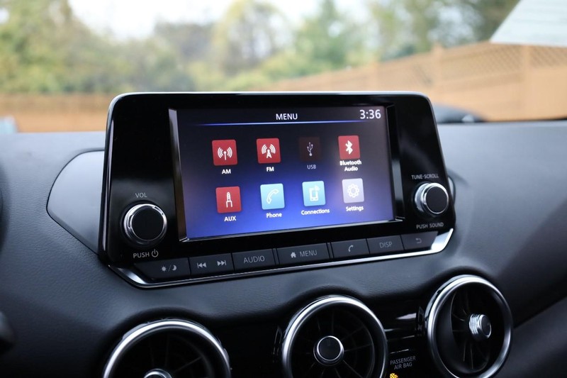 Nissan Sentra Vehicle Full-screen Gallery Image 11