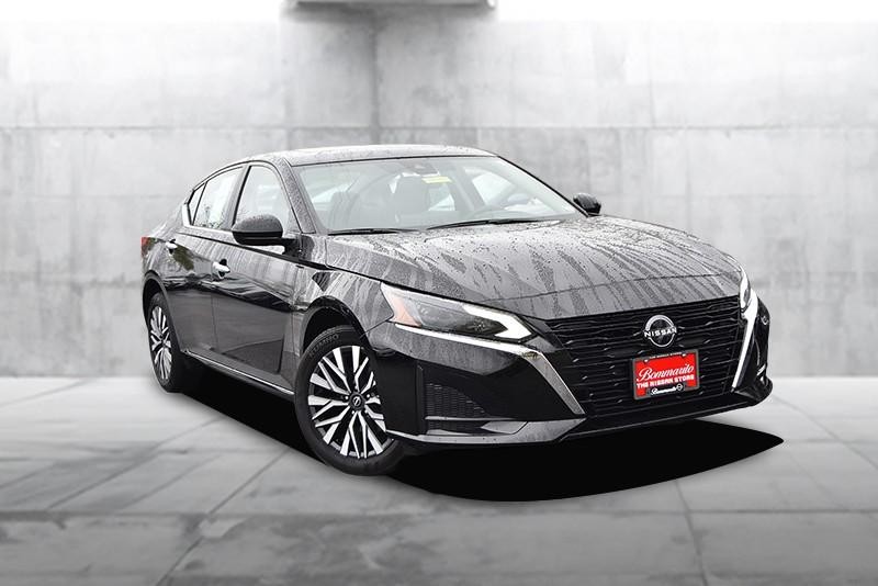 Nissan Altima Vehicle Image 02