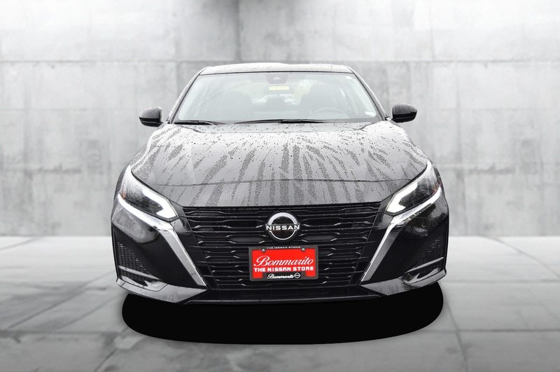 Nissan Altima Vehicle Image 04