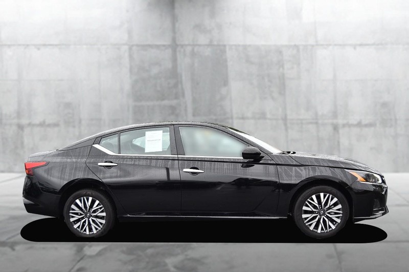 Nissan Altima Vehicle Image 05