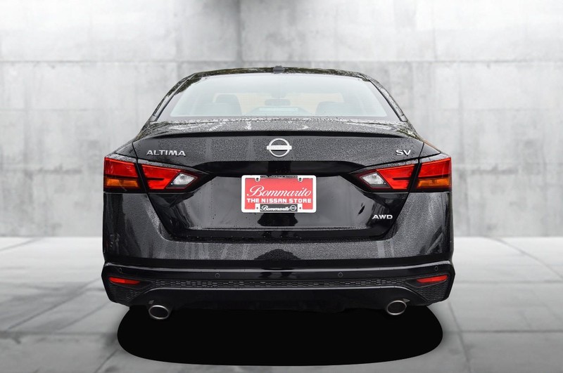 Nissan Altima Vehicle Image 06