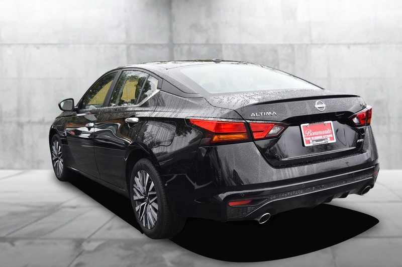 Nissan Altima Vehicle Image 07