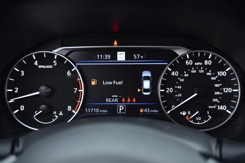 Nissan Altima Vehicle Image 12