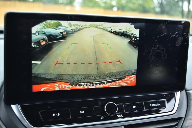 Nissan Altima Vehicle Image 13