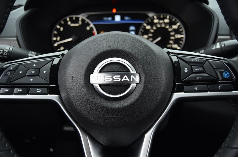 Nissan Altima Vehicle Image 18