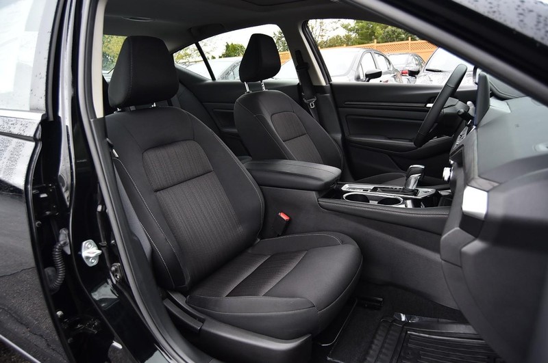 Nissan Altima Vehicle Image 20