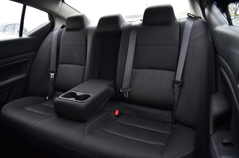 Nissan Altima Vehicle Image 22