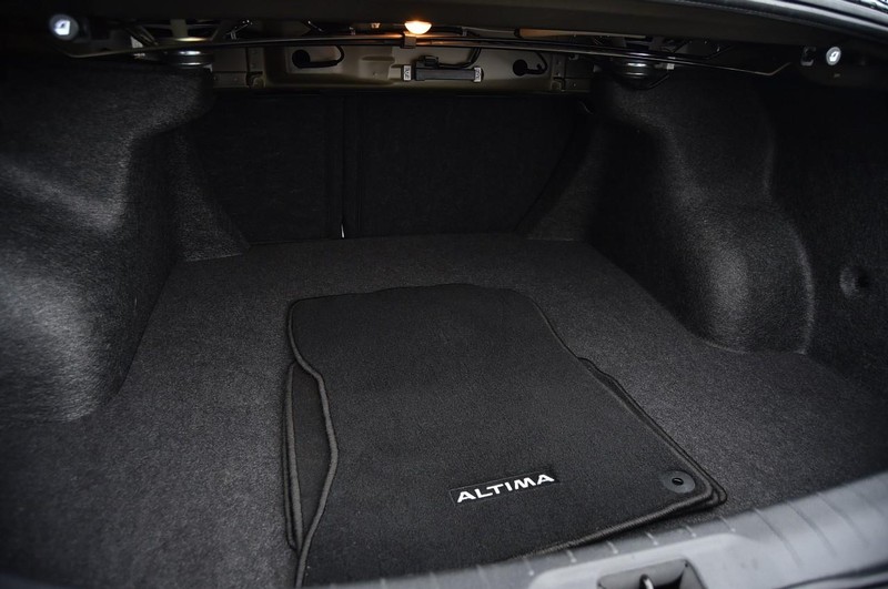 Nissan Altima Vehicle Image 24