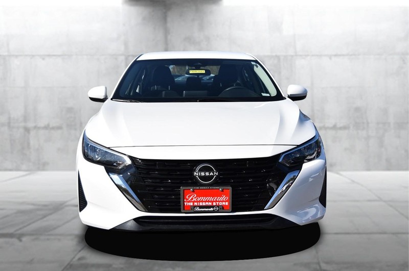 Nissan Sentra Vehicle Full-screen Gallery Image 4