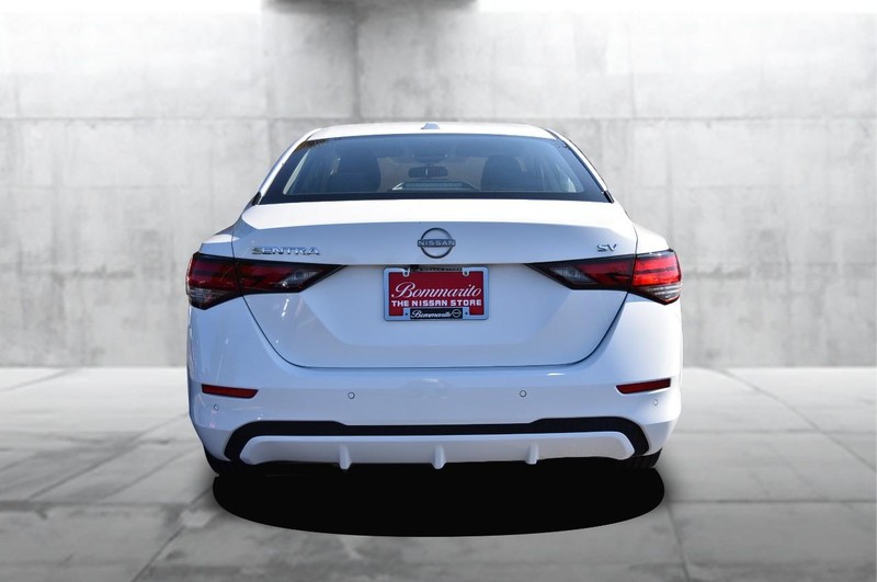 Nissan Sentra Vehicle Full-screen Gallery Image 6