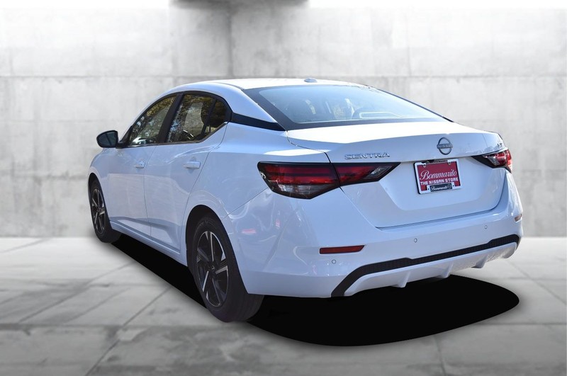 Nissan Sentra Vehicle Full-screen Gallery Image 7