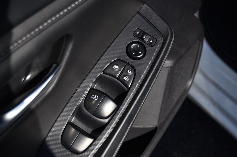 Nissan Sentra Vehicle Full-screen Gallery Image 9