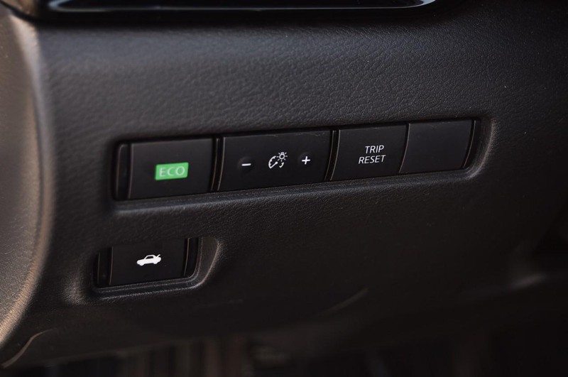 Nissan Sentra Vehicle Full-screen Gallery Image 11