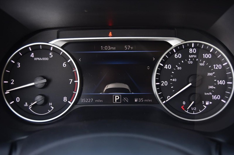 Nissan Sentra Vehicle Full-screen Gallery Image 12