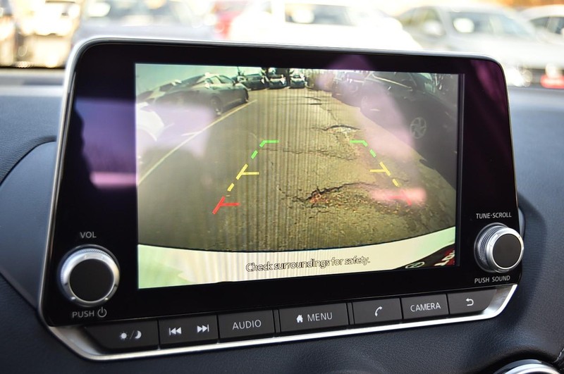 Nissan Sentra Vehicle Full-screen Gallery Image 13