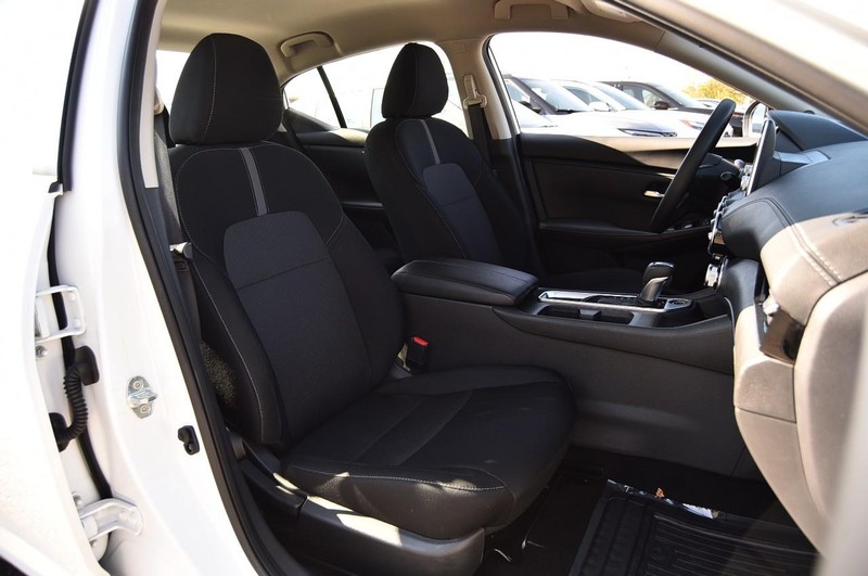 Nissan Sentra Vehicle Full-screen Gallery Image 20