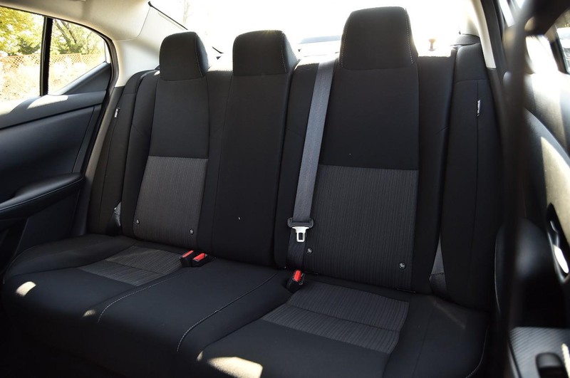 Nissan Sentra Vehicle Full-screen Gallery Image 21