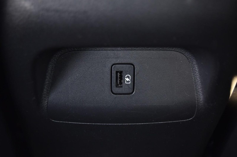 Nissan Sentra Vehicle Full-screen Gallery Image 22