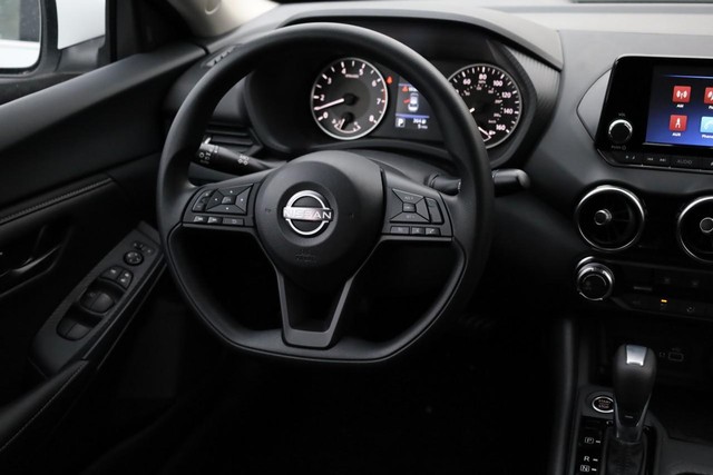 Nissan Sentra Vehicle Image 22