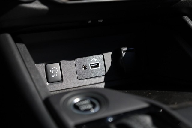 Nissan Sentra Vehicle Image 15