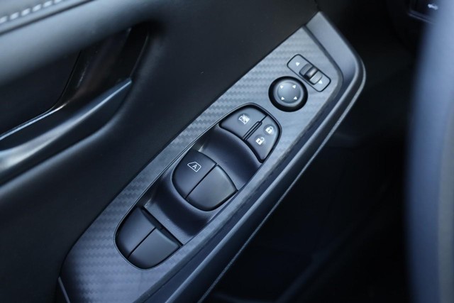 Nissan Sentra Vehicle Image 18