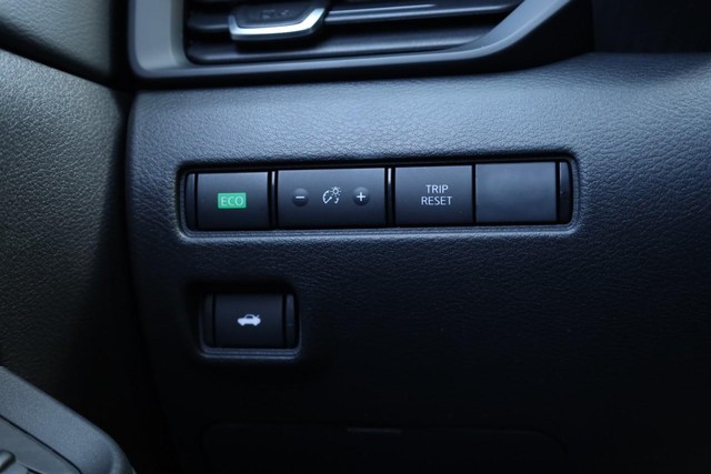 Nissan Sentra Vehicle Image 19