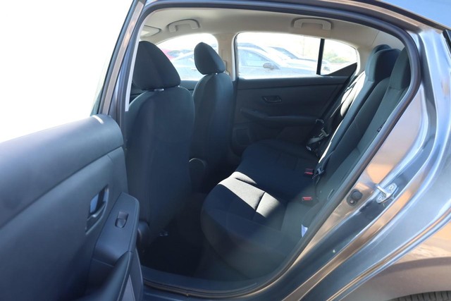 Nissan Sentra Vehicle Image 20