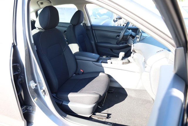 Nissan Sentra Vehicle Image 23