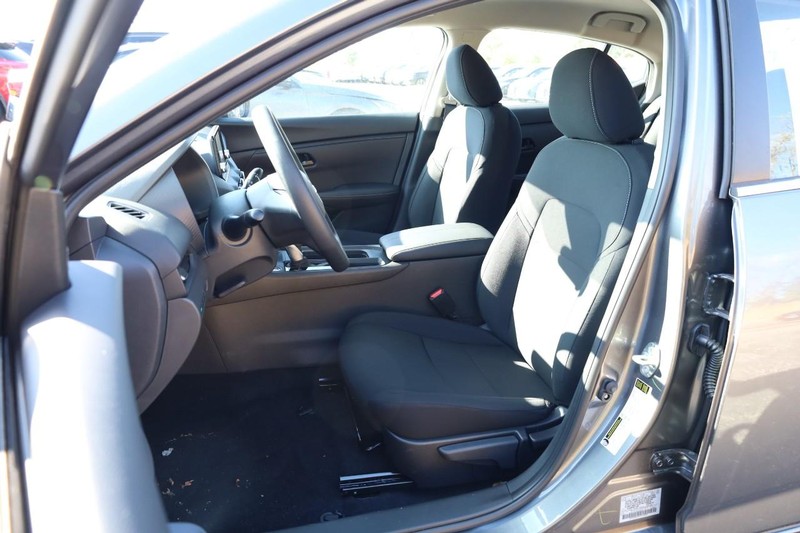 Nissan Sentra Vehicle Image 08