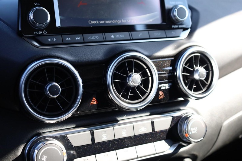 Nissan Sentra Vehicle Image 13