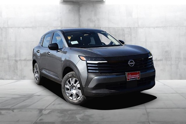 Nissan Kicks Vehicle Image 02