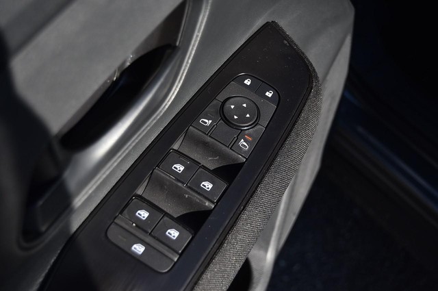 Nissan Kicks Vehicle Image 09