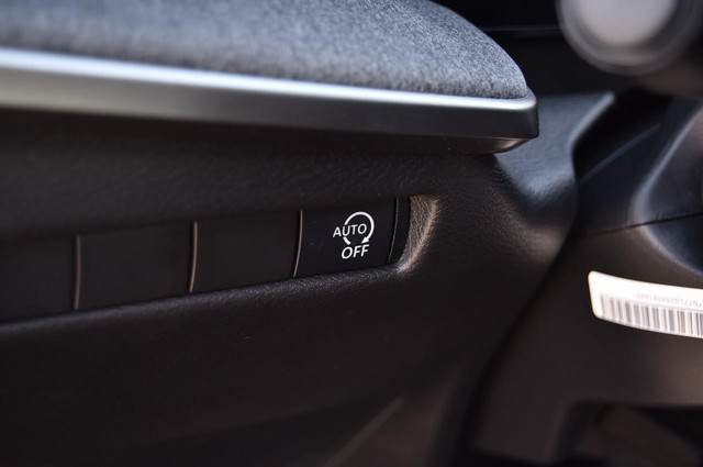 Nissan Kicks Vehicle Image 11