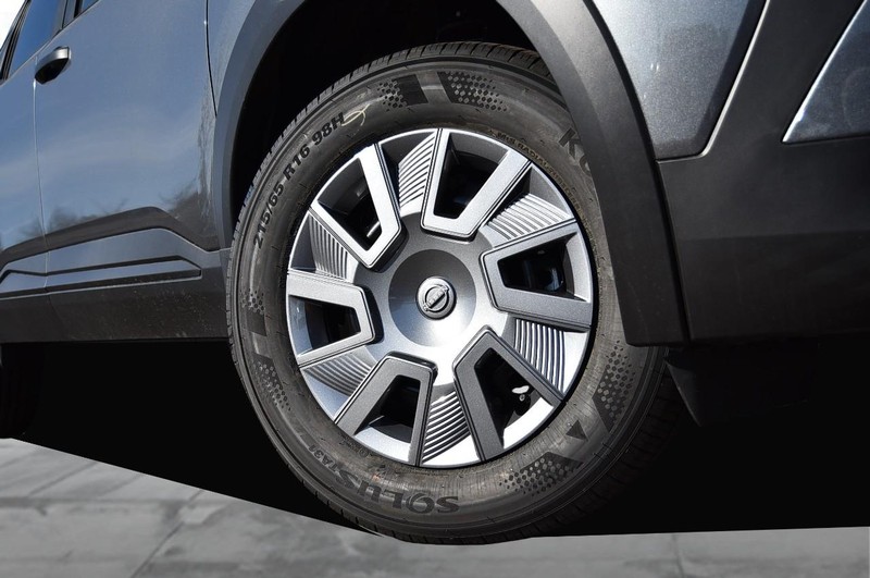 Nissan Kicks Vehicle Image 03