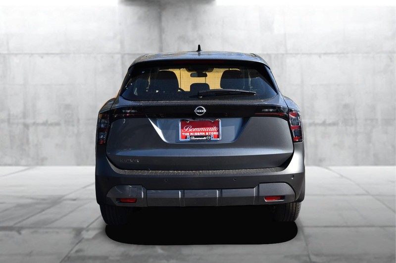 Nissan Kicks Vehicle Image 06
