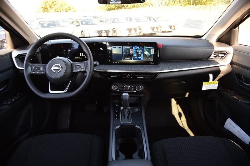 Nissan Kicks Vehicle Image 08