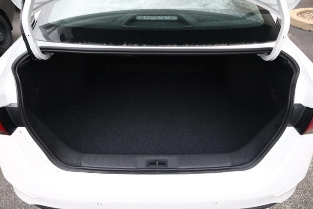 Nissan Sentra Vehicle Image 07