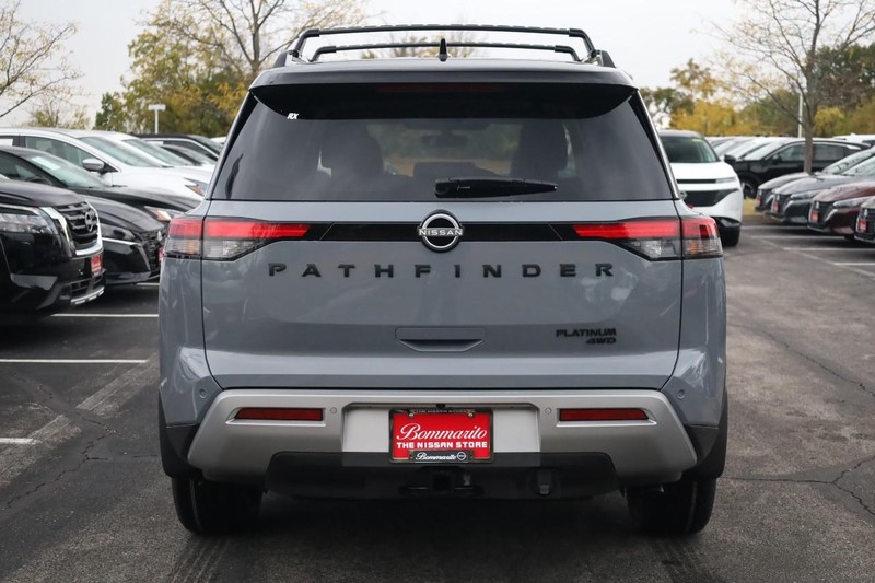 Nissan Pathfinder Vehicle Full-screen Gallery Image 6